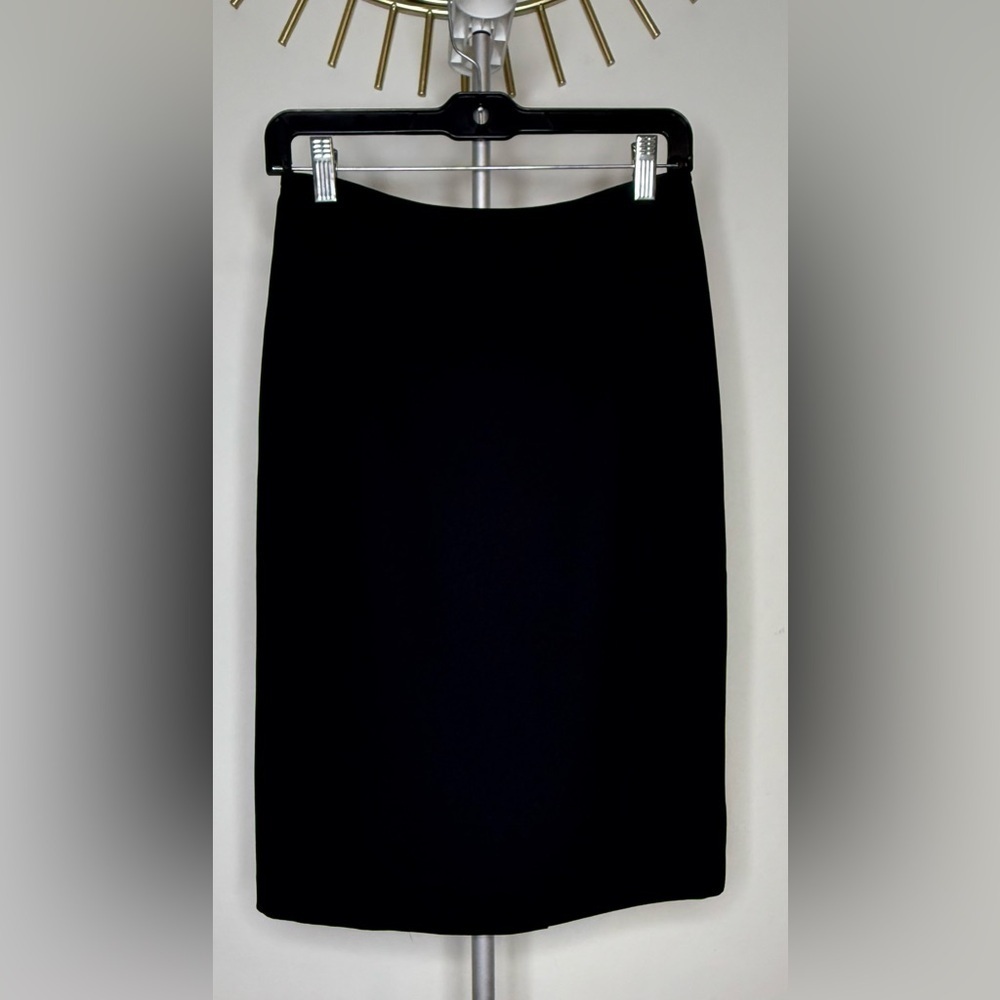 Jones Studio black pencil skirt fully lined with zipper back knee length size 4